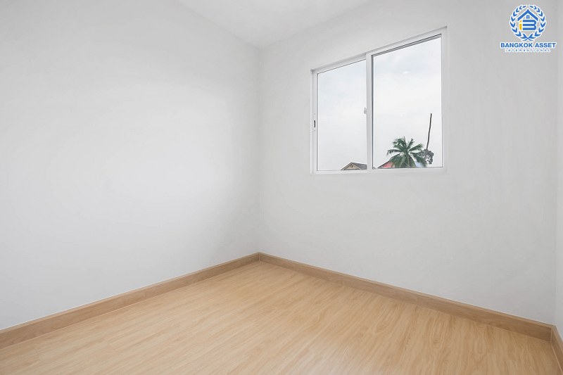 บ้านมือสองตกแต่งใหม่ ม.พฤกษาทาวน์เน็กซ์ นครอินทร์-วงเวียนพระราม5 ฟังก์ชั่นครบ พร้อมเข้าอยู่  เนื้อที่ 16 ตร.ว. 3 ห้องนอน 2 ห้องน้ำ บนทำเลติด ถ.นครอินทร์ สามารถเชื่อมต่อได้หลายเส้นทาง ใกล้รถไฟฟ้าสายสีม่วง "สถานีตลาดบางใหญ่" และทางด่วน "ศรีรัช"...