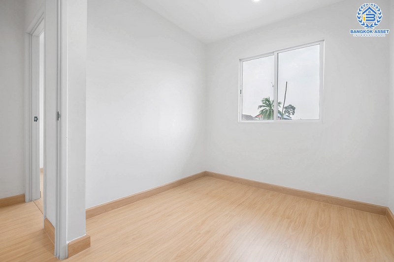 บ้านมือสองตกแต่งใหม่ ม.พฤกษาทาวน์เน็กซ์ นครอินทร์-วงเวียนพระราม5 ฟังก์ชั่นครบ พร้อมเข้าอยู่  เนื้อที่ 16 ตร.ว. 3 ห้องนอน 2 ห้องน้ำ บนทำเลติด ถ.นครอินทร์ สามารถเชื่อมต่อได้หลายเส้นทาง ใกล้รถไฟฟ้าสายสีม่วง "สถานีตลาดบางใหญ่" และทางด่วน "ศรีรัช"...