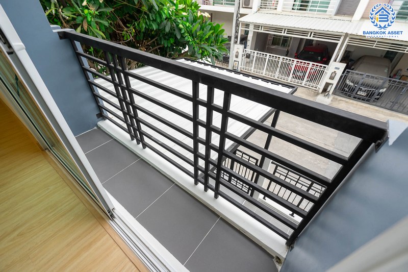 บ้านมือสองตกแต่งใหม่ ม.พฤกษาทาวน์เน็กซ์ นครอินทร์-วงเวียนพระราม5 ฟังก์ชั่นครบ พร้อมเข้าอยู่  เนื้อที่ 16 ตร.ว. 3 ห้องนอน 2 ห้องน้ำ บนทำเลติด ถ.นครอินทร์ สามารถเชื่อมต่อได้หลายเส้นทาง ใกล้รถไฟฟ้าสายสีม่วง "สถานีตลาดบางใหญ่" และทางด่วน "ศรีรัช"...