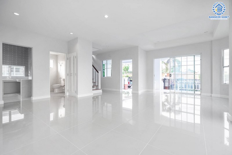 บ้านมือสองตกแต่งใหม่ คุณภาพLH โครงการ มัณฑนา ปิ่นเกล้า-พระราม5 บรรยากาศเงียบสงบ มีความเป็นส่วนตัว ด้วยหน้าบ้านไม่ติดใคร เนื้อที่ 58 ตร.ว. ฟังก์ชั่น 3 ห้องนอน 3 ห้องน้ำ 2 ที่จอดรถ facility ครบครัน! บนทำเลเดินทางสะดวก หน้าโครงการติดถนนนครอินทร์ ใกล้วงเวียนพระราม5 และจุดขึ้นทางด่วน "ศรีรัช"