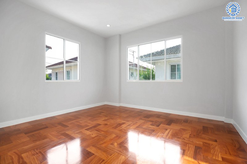 บ้านมือสองตกแต่งใหม่ คุณภาพLH โครงการ มัณฑนา ปิ่นเกล้า-พระราม5 บรรยากาศเงียบสงบ มีความเป็นส่วนตัว ด้วยหน้าบ้านไม่ติดใคร เนื้อที่ 58 ตร.ว. ฟังก์ชั่น 3 ห้องนอน 3 ห้องน้ำ 2 ที่จอดรถ facility ครบครัน! บนทำเลเดินทางสะดวก หน้าโครงการติดถนนนครอินทร์ ใกล้วงเวียนพระราม5 และจุดขึ้นทางด่วน "ศรีรัช"