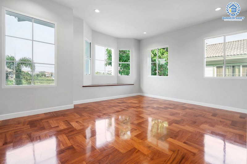 บ้านมือสองตกแต่งใหม่ คุณภาพLH โครงการ มัณฑนา ปิ่นเกล้า-พระราม5 บรรยากาศเงียบสงบ มีความเป็นส่วนตัว ด้วยหน้าบ้านไม่ติดใคร เนื้อที่ 58 ตร.ว. ฟังก์ชั่น 3 ห้องนอน 3 ห้องน้ำ 2 ที่จอดรถ facility ครบครัน! บนทำเลเดินทางสะดวก หน้าโครงการติดถนนนครอินทร์ ใกล้วงเวียนพระราม5 และจุดขึ้นทางด่วน "ศรีรัช"