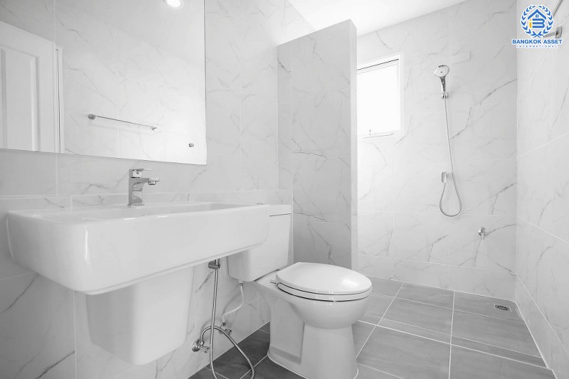 บ้านมือสองตกแต่งใหม่ คุณภาพLH โครงการ มัณฑนา ปิ่นเกล้า-พระราม5 บรรยากาศเงียบสงบ มีความเป็นส่วนตัว ด้วยหน้าบ้านไม่ติดใคร เนื้อที่ 58 ตร.ว. ฟังก์ชั่น 3 ห้องนอน 3 ห้องน้ำ 2 ที่จอดรถ facility ครบครัน! บนทำเลเดินทางสะดวก หน้าโครงการติดถนนนครอินทร์ ใกล้วงเวียนพระราม5 และจุดขึ้นทางด่วน "ศรีรัช"