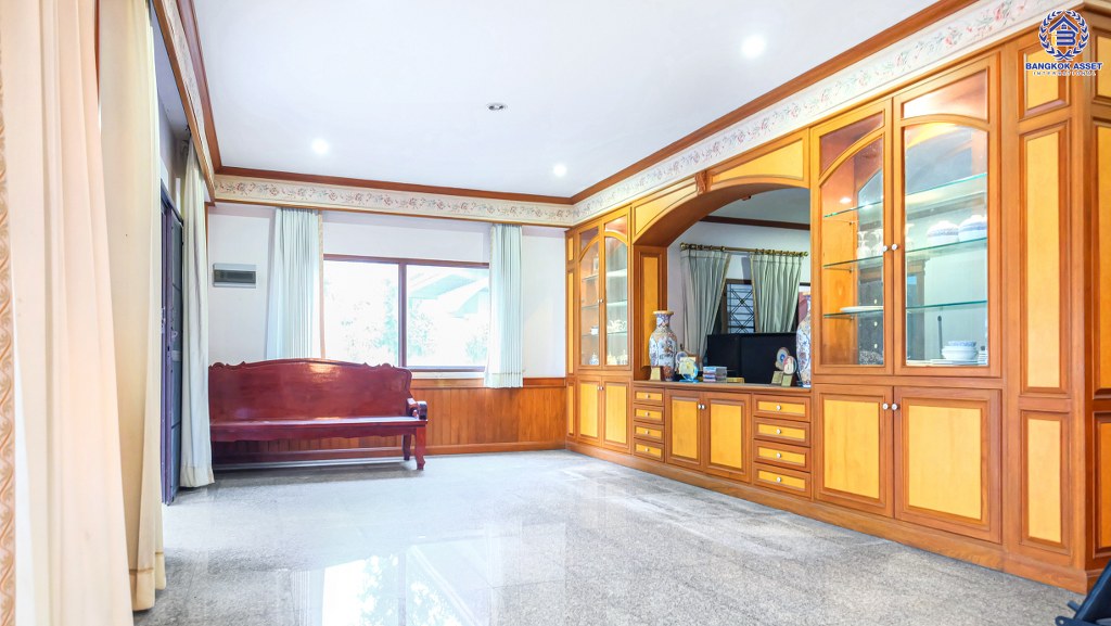 บ้านเดี่ยวมือสอง ที่ดินใหญ่ 207 ตร.ว. ม.กฤษดานคร20 ติดถนนบรมราชชนนี ฟังก์ชั่น 5 ห้องนอน 4 ห้องน้ำ จอดรถได้ 6 คัน พร้อมเฟอร์ฯบิ้วท์อินทั้งหลัง บนทำเลเดินทางสะดวก เพียง 10 นาทีถึงเซ็นทรัลปิ่นเกล้า ราคาพิเศษสุดๆ!