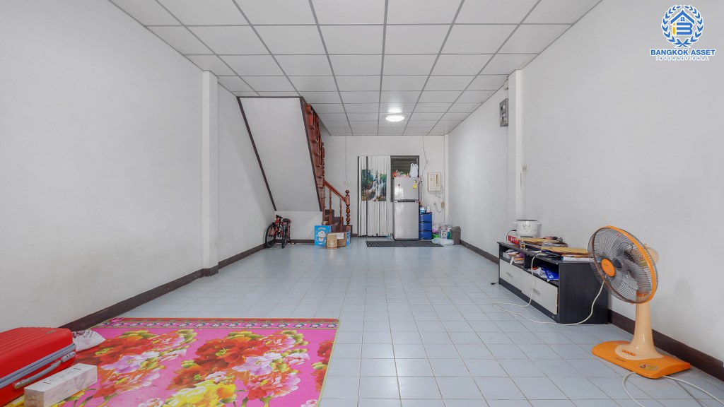 ทาวน์เฮ้าส์มือสองนนทบุรี ม.ลภาวัน4 กาญจนาฯ (ซ.วัดเสาธงหิน) ฟังก์ชั่น 2 ห้องนอน พร้อมอยู่ บนทำเลสุดสะดวก เพียง 7 นาทีจาก เซ็นทรัลเวสต์เกต และรถไฟฟ้า ราคาเพียงล้านต้นๆ...