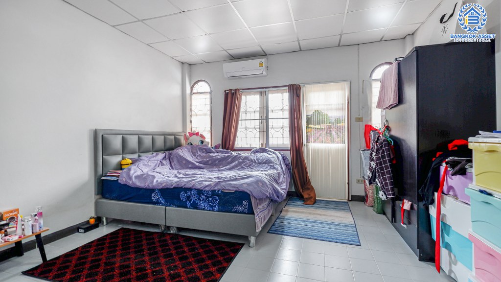 ทาวน์เฮ้าส์มือสองนนทบุรี ม.ลภาวัน4 กาญจนาฯ (ซ.วัดเสาธงหิน) ฟังก์ชั่น 2 ห้องนอน พร้อมอยู่ บนทำเลสุดสะดวก เพียง 7 นาทีจาก เซ็นทรัลเวสต์เกต และรถไฟฟ้า ราคาเพียงล้านต้นๆ...