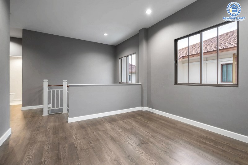 บ้านมือสองตกแต่งใหม่ แปลงมุม คุณภาพแบรนด์แสนสิริ ม.บุราสิริ ราชพฤกษ์-แจ้งวัฒนะ หลังใหญ่พิเศษ เนื้อที่กว่า 106.7 ตร.ว. ฟังก์ชั่น 3 ห้องนอน 3 ห้องน้ำ 2 ที่จอดรถ รองรับชีวิตเมืองอย่างลงตัว! เพียง 170 เมตร จากถ.ราชพฤกษ์ ใกล้ Central แจ้งวัฒนะ และรถไฟฟ้าสายสีม่วง "สถานีบางรักใหญ่"