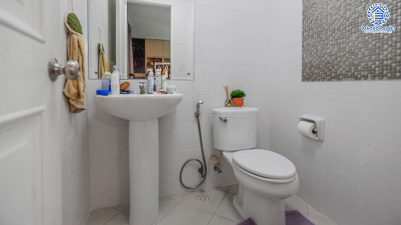 ทาวน์โฮมมือสองนนทบุรี 3 ชั้น ม.พลัสซิตี้พาร์ค สนามบินน้ำ ถนนเมน! เนื้อที่ 21.3 ตร.ว. ฟังก์ชั่นจัดเต็ม 3 ห้องนอน 3 ห้องน้ำ 2 ที่จอดรถ แถมแอร์ 4 เครื่อง, เครื่องทำน้ำอุ่น 2 เครื่อง + เครื่องดูดควัน 1 เครื่อง พร้อมบิ้วท์อินครัวเคาน์เตอร์ พร้อมอยู่ บนทำเลโซนเมือง ใกล้สถานที่ราชการหลายแห่ง และรถไฟฟ้าสถานี "แยกนนทบุรี1"...