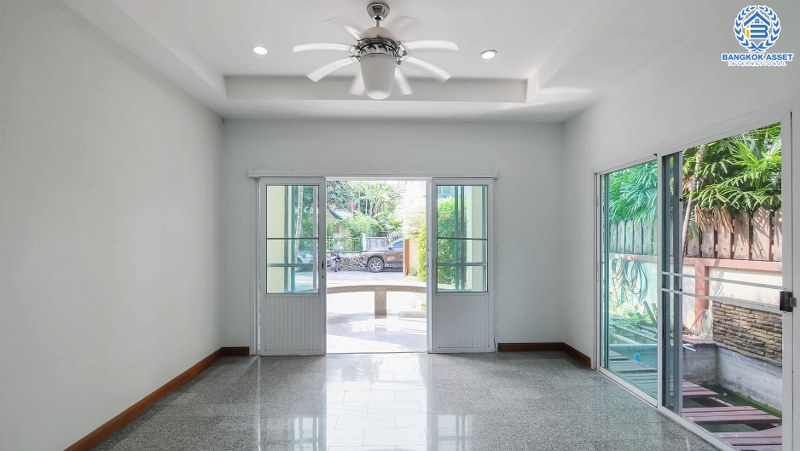 บ้านเดี่ยวมือสองนนทบุรี ใกล้รถไฟฟ้าบางรักน้อยท่าอิฐ ม.มณีรินทร์ รัตนาธิเบศร์ หลังใหญ่ เนื้อที่ 63 ตร.ว. ฟังก์ชั่น 5 ห้องนอน พร้อมเฟอร์ฯบิ้วท์อิน บนทำเลดีที่สุด! ใกล้ทางด่วนงามวงศ์วาน ราคาพิเศษสุด!...