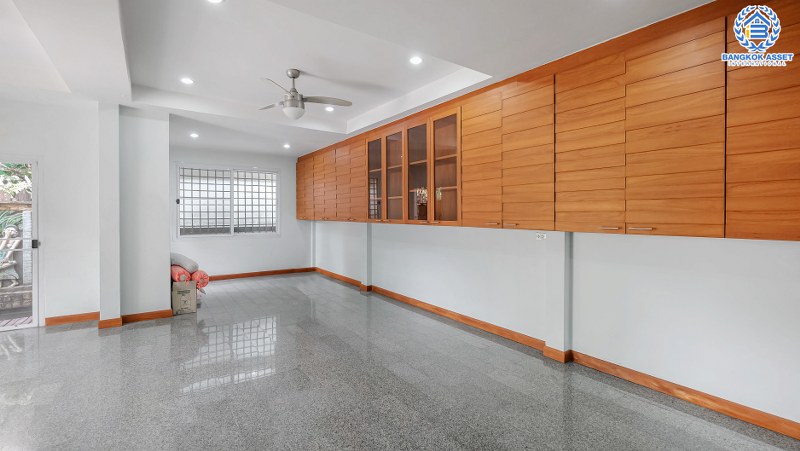 บ้านเดี่ยวมือสองนนทบุรี ใกล้รถไฟฟ้าบางรักน้อยท่าอิฐ ม.มณีรินทร์ รัตนาธิเบศร์ หลังใหญ่ เนื้อที่ 63 ตร.ว. ฟังก์ชั่น 5 ห้องนอน พร้อมเฟอร์ฯบิ้วท์อิน บนทำเลดีที่สุด! ใกล้ทางด่วนงามวงศ์วาน ราคาพิเศษสุด!...