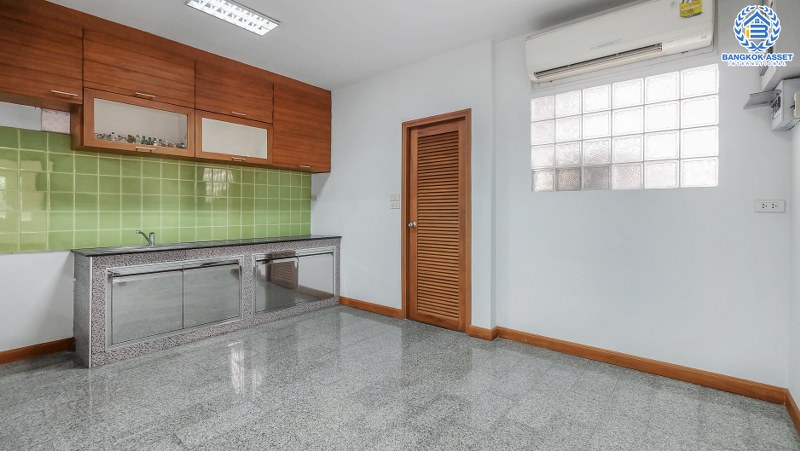 บ้านเดี่ยวมือสองนนทบุรี ใกล้รถไฟฟ้าบางรักน้อยท่าอิฐ ม.มณีรินทร์ รัตนาธิเบศร์ หลังใหญ่ เนื้อที่ 63 ตร.ว. ฟังก์ชั่น 5 ห้องนอน พร้อมเฟอร์ฯบิ้วท์อิน บนทำเลดีที่สุด! ใกล้ทางด่วนงามวงศ์วาน ราคาพิเศษสุด!...