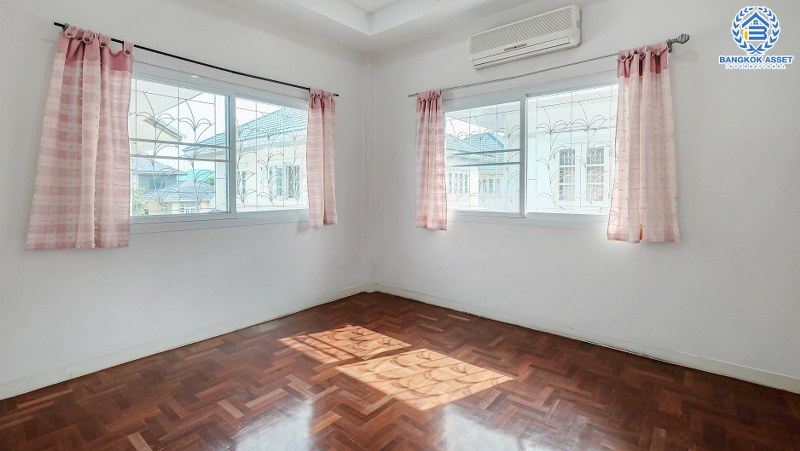 บ้านเดี่ยวมือสองนนทบุรี ใกล้รถไฟฟ้าบางรักน้อยท่าอิฐ ม.มณีรินทร์ รัตนาธิเบศร์ หลังใหญ่ เนื้อที่ 63 ตร.ว. ฟังก์ชั่น 5 ห้องนอน พร้อมเฟอร์ฯบิ้วท์อิน บนทำเลดีที่สุด! ใกล้ทางด่วนงามวงศ์วาน ราคาพิเศษสุด!...