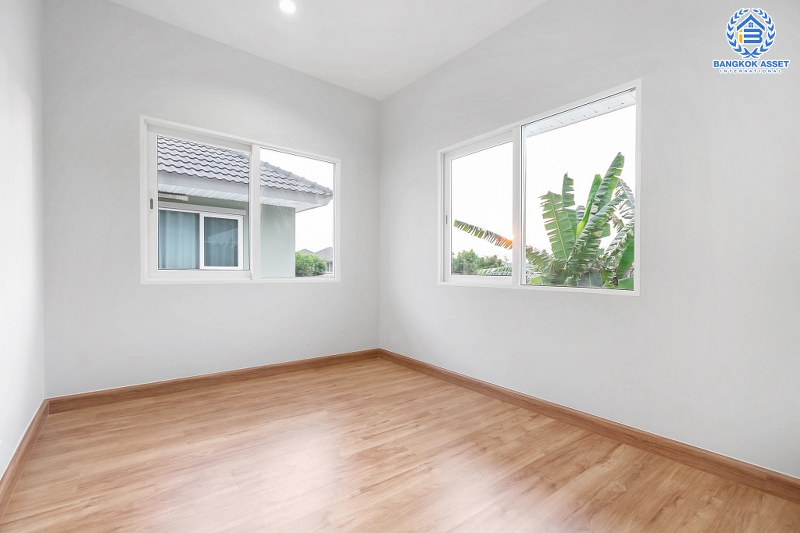 บ้านมือสองตกแต่งใหม่ ม.เพอร์เฟคเพลส3 ราชพฤกษ์ คุณภาพแบรนด์ Property Perfect เนื้อที่ 50.7 ตร.ว.  บ้านพร้อมอยู่  ฟังก์ชั่น 3 ห้องนอน 3 ห้องน้ำ 2 ที่จอดรถ บนทำเลติดถนนราชพฤกษ์ ใกล้วงเวียนพระราม5 และรถไฟฟ้า "สถานีบางรักน้อยท่าอิฐ"...