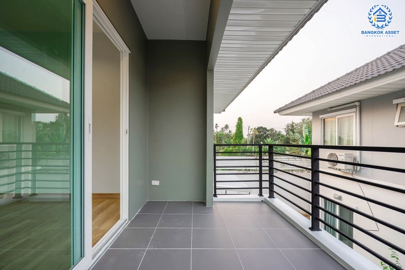 บ้านมือสองตกแต่งใหม่ ม.เพอร์เฟคเพลส3 ราชพฤกษ์ คุณภาพแบรนด์ Property Perfect เนื้อที่ 50.7 ตร.ว.  บ้านพร้อมอยู่  ฟังก์ชั่น 3 ห้องนอน 3 ห้องน้ำ 2 ที่จอดรถ บนทำเลติดถนนราชพฤกษ์ ใกล้วงเวียนพระราม5 และรถไฟฟ้า "สถานีบางรักน้อยท่าอิฐ"...