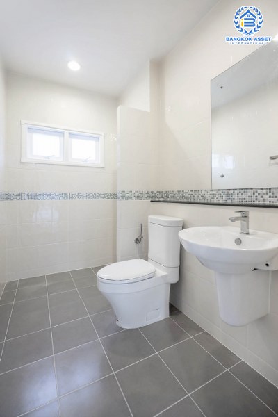 บ้านมือสองตกแต่งใหม่ ดีไซน์ทันสมัย หลังใหญ่พร้อมอยู่ เนื้อที่ 68.5 ตร.ว. ม.เพอร์เฟคเพลส ราชพฤกษ์-พระราม5 ฟังก์ชั่น 3 ห้องนอน 3 ห้องน้ำ 2 ที่จอดรถ กว้างขวางด้วยพื้นที่ใช้สอยกว่า 202 ตร.ม. บนทำเลโซนเมือง ติดถ.ราชพฤกษ์ ใกล้วงเวียนพระรามห้า และรถไฟฟ้า 2 สถานี "บางรักใหญ่" และ "บางรักน้อยท่าอิฐ...