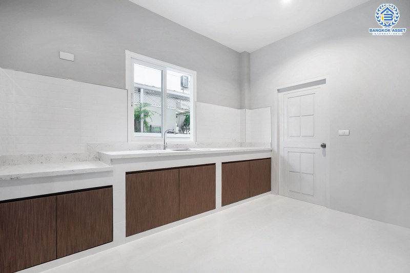 บ้านมือสองตกแต่งใหม่ ดีไซน์ทันสมัย หลังใหญ่พร้อมอยู่ เนื้อที่ 68.5 ตร.ว. ม.เพอร์เฟคเพลส ราชพฤกษ์-พระราม5 ฟังก์ชั่น 3 ห้องนอน 3 ห้องน้ำ 2 ที่จอดรถ กว้างขวางด้วยพื้นที่ใช้สอยกว่า 202 ตร.ม. บนทำเลโซนเมือง ติดถ.ราชพฤกษ์ ใกล้วงเวียนพระรามห้า และรถไฟฟ้า 2 สถานี "บางรักใหญ่" และ "บางรักน้อยท่าอิฐ...