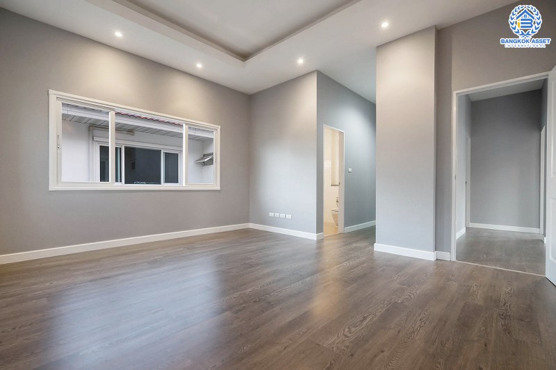 บ้านมือสองตกแต่งใหม่ ดีไซน์ทันสมัย หลังใหญ่พร้อมอยู่ เนื้อที่ 68.5 ตร.ว. ม.เพอร์เฟคเพลส ราชพฤกษ์-พระราม5 ฟังก์ชั่น 3 ห้องนอน 3 ห้องน้ำ 2 ที่จอดรถ กว้างขวางด้วยพื้นที่ใช้สอยกว่า 202 ตร.ม. บนทำเลโซนเมือง ติดถ.ราชพฤกษ์ ใกล้วงเวียนพระรามห้า และรถไฟฟ้า 2 สถานี "บางรักใหญ่" และ "บางรักน้อยท่าอิฐ...