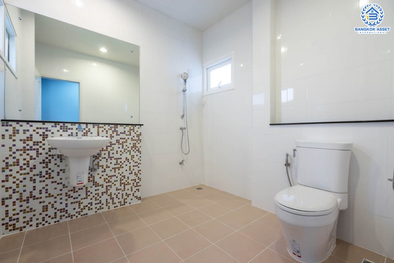 บ้านมือสองตกแต่งใหม่ ดีไซน์ทันสมัย หลังใหญ่พร้อมอยู่ เนื้อที่ 68.5 ตร.ว. ม.เพอร์เฟคเพลส ราชพฤกษ์-พระราม5 ฟังก์ชั่น 3 ห้องนอน 3 ห้องน้ำ 2 ที่จอดรถ กว้างขวางด้วยพื้นที่ใช้สอยกว่า 202 ตร.ม. บนทำเลโซนเมือง ติดถ.ราชพฤกษ์ ใกล้วงเวียนพระรามห้า และรถไฟฟ้า 2 สถานี "บางรักใหญ่" และ "บางรักน้อยท่าอิฐ...