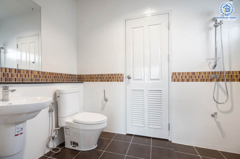 บ้านมือสองตกแต่งใหม่ ดีไซน์ทันสมัย หลังใหญ่พร้อมอยู่ เนื้อที่ 68.5 ตร.ว. ม.เพอร์เฟคเพลส ราชพฤกษ์-พระราม5 ฟังก์ชั่น 3 ห้องนอน 3 ห้องน้ำ 2 ที่จอดรถ กว้างขวางด้วยพื้นที่ใช้สอยกว่า 202 ตร.ม. บนทำเลโซนเมือง ติดถ.ราชพฤกษ์ ใกล้วงเวียนพระรามห้า และรถไฟฟ้า 2 สถานี "บางรักใหญ่" และ "บางรักน้อยท่าอิฐ...