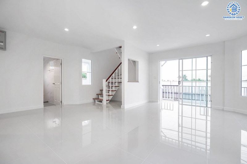 บ้านมือสองตกแต่งใหม่ คุณภาพแบรนด์ LH โครงการ ชลลดา บางใหญ่-เซ็นทรัลเวสต์เกต เนื้อที่ 52.5 ตร.ว. ฟังก์ชั่น 3 ห้องนอน 2 ห้องน้ำ พร้อม facilities ครบครัน บนทำเลศักยภาพ เดินทางสะดวก ใกล้ถ.กาญจนาภิเษก และเพียง 10 นาทีถึงรถไฟฟ้า "สถานีคลองบางไผ่"