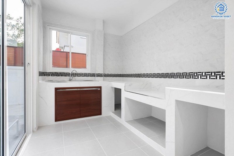 บ้านมือสองตกแต่งใหม่ คุณภาพแบรนด์ LH โครงการ ชลลดา บางใหญ่-เซ็นทรัลเวสต์เกต เนื้อที่ 52.5 ตร.ว. ฟังก์ชั่น 3 ห้องนอน 2 ห้องน้ำ พร้อม facilities ครบครัน บนทำเลศักยภาพ เดินทางสะดวก ใกล้ถ.กาญจนาภิเษก และเพียง 10 นาทีถึงรถไฟฟ้า "สถานีคลองบางไผ่"