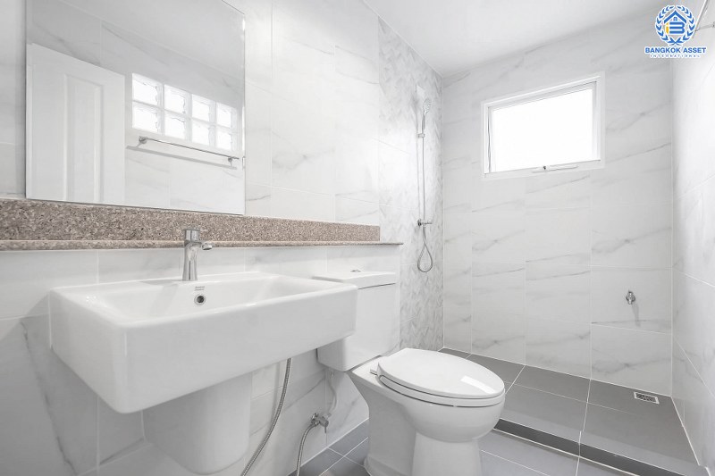 บ้านมือสองตกแต่งใหม่ คุณภาพแบรนด์ LH โครงการ ชลลดา บางใหญ่-เซ็นทรัลเวสต์เกต เนื้อที่ 52.5 ตร.ว. ฟังก์ชั่น 3 ห้องนอน 2 ห้องน้ำ พร้อม facilities ครบครัน บนทำเลศักยภาพ เดินทางสะดวก ใกล้ถ.กาญจนาภิเษก และเพียง 10 นาทีถึงรถไฟฟ้า "สถานีคลองบางไผ่"