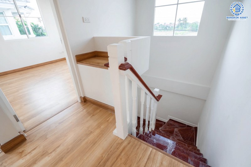 บ้านมือสองตกแต่งใหม่ คุณภาพแบรนด์ LH โครงการ ชลลดา บางใหญ่-เซ็นทรัลเวสต์เกต เนื้อที่ 52.5 ตร.ว. ฟังก์ชั่น 3 ห้องนอน 2 ห้องน้ำ พร้อม facilities ครบครัน บนทำเลศักยภาพ เดินทางสะดวก ใกล้ถ.กาญจนาภิเษก และเพียง 10 นาทีถึงรถไฟฟ้า "สถานีคลองบางไผ่"