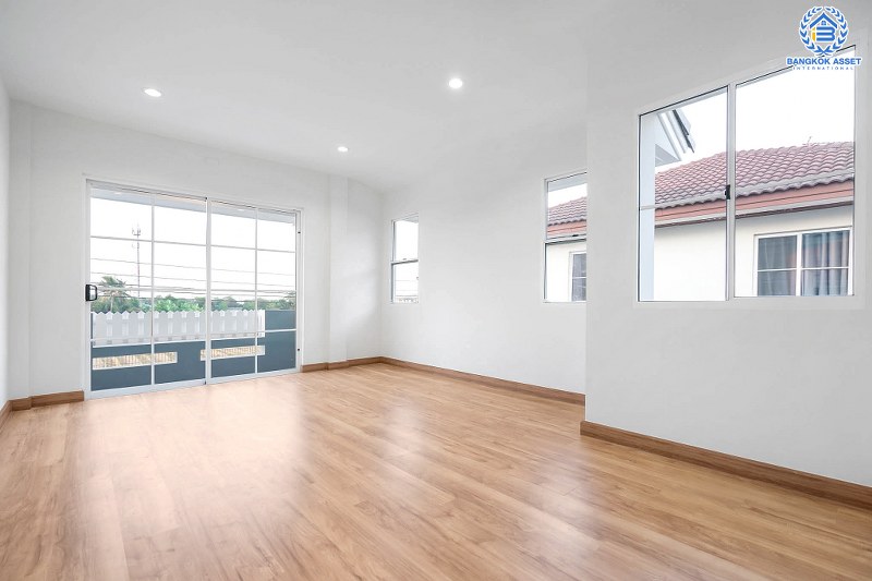 บ้านมือสองตกแต่งใหม่ คุณภาพแบรนด์ LH โครงการ ชลลดา บางใหญ่-เซ็นทรัลเวสต์เกต เนื้อที่ 52.5 ตร.ว. ฟังก์ชั่น 3 ห้องนอน 2 ห้องน้ำ พร้อม facilities ครบครัน บนทำเลศักยภาพ เดินทางสะดวก ใกล้ถ.กาญจนาภิเษก และเพียง 10 นาทีถึงรถไฟฟ้า "สถานีคลองบางไผ่"