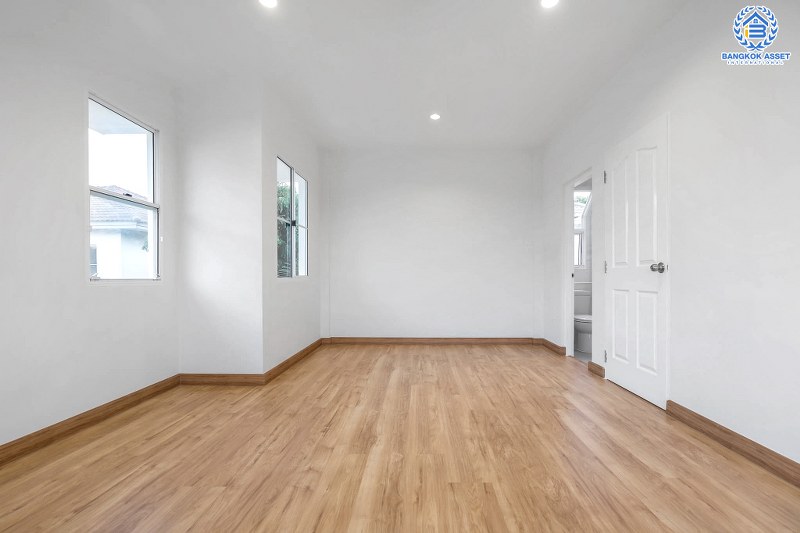 บ้านมือสองตกแต่งใหม่ คุณภาพแบรนด์ LH โครงการ ชลลดา บางใหญ่-เซ็นทรัลเวสต์เกต เนื้อที่ 52.5 ตร.ว. ฟังก์ชั่น 3 ห้องนอน 2 ห้องน้ำ พร้อม facilities ครบครัน บนทำเลศักยภาพ เดินทางสะดวก ใกล้ถ.กาญจนาภิเษก และเพียง 10 นาทีถึงรถไฟฟ้า "สถานีคลองบางไผ่"