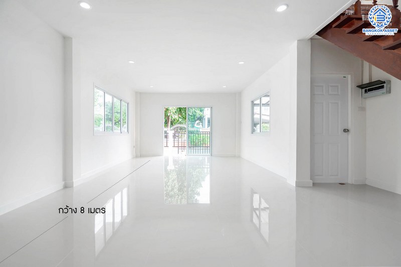 บ้านมือสองตกแต่งใหม่ พร้อมเข้าอยู่ ม.กฤษดานคร17 บรมราชชนนี-พุทธมณฑลสาย3 เนื้อที่ 41 ตร.ว. ฟังก์ชั่น 3 ห้องนอน 2 ห้องน้ำ บนทำเลเดินทางสะดวก ติดถนนใหญ่ เชื่อมต่อเมืองได้สะดวกสบาย ใกล้เซ็นทรัลศาลายา ,ม.มหิดล ,ทางด่วนฯลฯ...