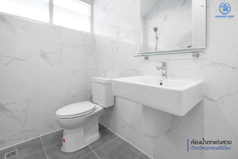 บ้านมือสองตกแต่งใหม่ พร้อมเข้าอยู่ ม.กฤษดานคร17 บรมราชชนนี-พุทธมณฑลสาย3 เนื้อที่ 41 ตร.ว. ฟังก์ชั่น 3 ห้องนอน 2 ห้องน้ำ บนทำเลเดินทางสะดวก ติดถนนใหญ่ เชื่อมต่อเมืองได้สะดวกสบาย ใกล้เซ็นทรัลศาลายา ,ม.มหิดล ,ทางด่วนฯลฯ...