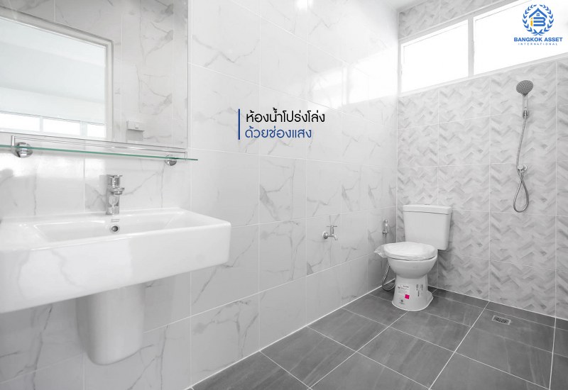 บ้านมือสองตกแต่งใหม่ พร้อมเข้าอยู่ ม.กฤษดานคร17 บรมราชชนนี-พุทธมณฑลสาย3 เนื้อที่ 41 ตร.ว. ฟังก์ชั่น 3 ห้องนอน 2 ห้องน้ำ บนทำเลเดินทางสะดวก ติดถนนใหญ่ เชื่อมต่อเมืองได้สะดวกสบาย ใกล้เซ็นทรัลศาลายา ,ม.มหิดล ,ทางด่วนฯลฯ...