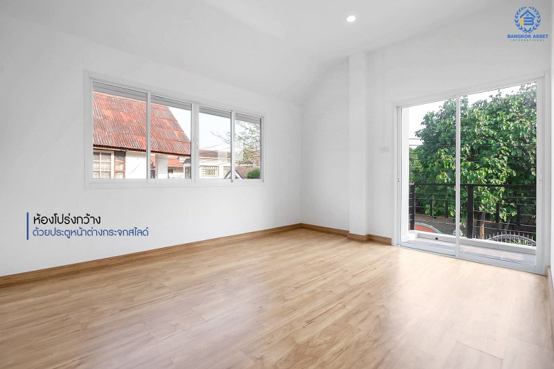 บ้านมือสองตกแต่งใหม่ พร้อมเข้าอยู่ ม.กฤษดานคร17 บรมราชชนนี-พุทธมณฑลสาย3 เนื้อที่ 41 ตร.ว. ฟังก์ชั่น 3 ห้องนอน 2 ห้องน้ำ บนทำเลเดินทางสะดวก ติดถนนใหญ่ เชื่อมต่อเมืองได้สะดวกสบาย ใกล้เซ็นทรัลศาลายา ,ม.มหิดล ,ทางด่วนฯลฯ...