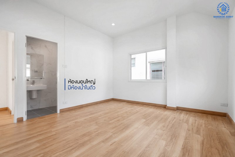 บ้านมือสองตกแต่งใหม่ พร้อมเข้าอยู่ ม.กฤษดานคร17 บรมราชชนนี-พุทธมณฑลสาย3 เนื้อที่ 41 ตร.ว. ฟังก์ชั่น 3 ห้องนอน 2 ห้องน้ำ บนทำเลเดินทางสะดวก ติดถนนใหญ่ เชื่อมต่อเมืองได้สะดวกสบาย ใกล้เซ็นทรัลศาลายา ,ม.มหิดล ,ทางด่วนฯลฯ...