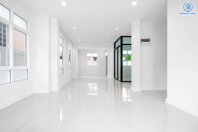 บ้านมือสองตกแต่งใหม่ ดีไซน์ Modern ท่ามกลางบรรยากาศความเป็นส่วนตัว ม.กฤษดานคร20 ปิ่นเกล้า ติดถนนบรมราชชนนี เนื้อที่ 41 ตร.ว. ฟังก์ชั่น 3 ห้องนอน 3 ห้องน้ำ 2 ที่จอดรถ พร้อม Living Room ชั้น 2 กว้างขวางบนพื้นที่ใช้สอยกว่า 200 ตร.ม. บนทำเลเดินทางสะดวก เพียง 10 นาทีถึงเซ็นทรัลปิ่นเกล้า...