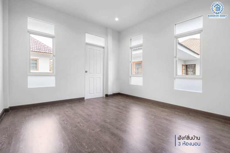 บ้านมือสองตกแต่งใหม่ ดีไซน์ Modern ท่ามกลางบรรยากาศความเป็นส่วนตัว ม.กฤษดานคร20 ปิ่นเกล้า ติดถนนบรมราชชนนี เนื้อที่ 41 ตร.ว. ฟังก์ชั่น 3 ห้องนอน 3 ห้องน้ำ 2 ที่จอดรถ พร้อม Living Room ชั้น 2 กว้างขวางบนพื้นที่ใช้สอยกว่า 200 ตร.ม. บนทำเลเดินทางสะดวก เพียง 10 นาทีถึงเซ็นทรัลปิ่นเกล้า...