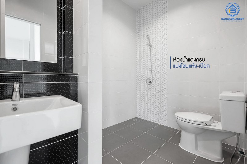 บ้านมือสองตกแต่งใหม่ ดีไซน์ Modern ท่ามกลางบรรยากาศความเป็นส่วนตัว ม.กฤษดานคร20 ปิ่นเกล้า ติดถนนบรมราชชนนี เนื้อที่ 41 ตร.ว. ฟังก์ชั่น 3 ห้องนอน 3 ห้องน้ำ 2 ที่จอดรถ พร้อม Living Room ชั้น 2 กว้างขวางบนพื้นที่ใช้สอยกว่า 200 ตร.ม. บนทำเลเดินทางสะดวก เพียง 10 นาทีถึงเซ็นทรัลปิ่นเกล้า...