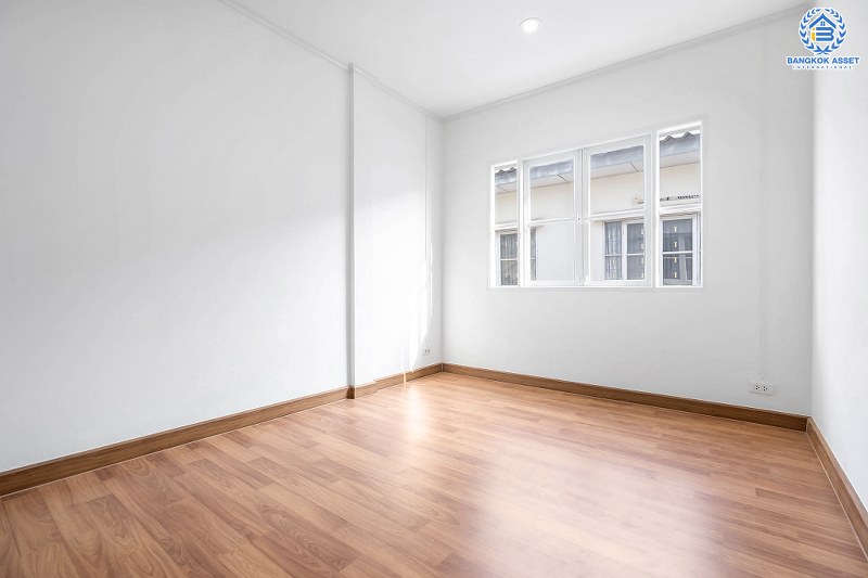 บ้านมือสองตกแต่งใหม่ ม.บุศรินทร์ วงแหวน (บ้านกล้วย-ไทรน้อย) คุณภาพแบรนด์ L&H เนื้อที่ 20.6 ตร.ว. ฟังก์ชั่นครบ 3 ห้องนอน 2 ห้องน้ำ ตอบโจทย์ทุกการอยู่อาศัย บนทำเลคุณภาพ! ใกล้เซ็นทรัลเวสต์เกต และ รถไฟฟ้า "สถานีคลองบางไผ่"