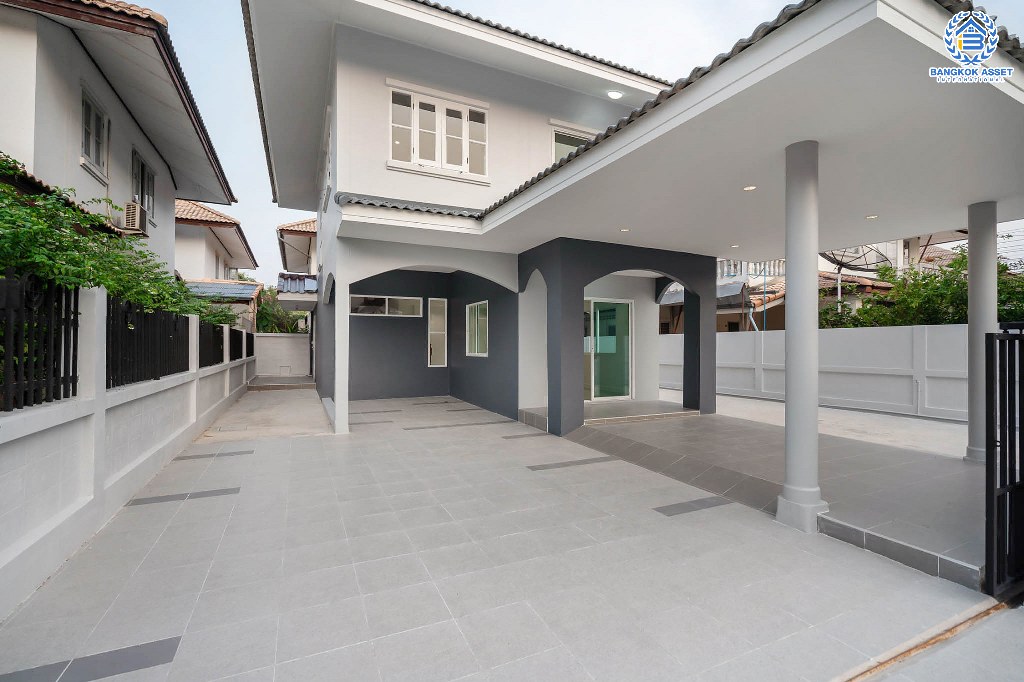 บ้านมือสองตกแต่งใหม่ หลังใหญ่ เนื้อที่ด้านข้างกว้างสุดๆ ม.บัวทองธานีพาร์ควิลล์2 ต่อเติมพร้อมอยู่ ครัวกว้างพร้อมบิ้วท์อิน บนทำเลดีที่สุด! ห่างจากถนนชัยพฤกษ์ เพียง 200 เมตร ใกล้เซ็นทรัลแจ้งวัฒนะ และรถไฟฟ้า...