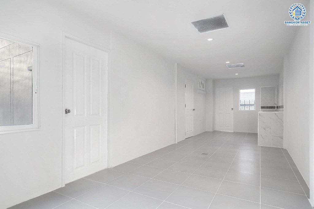 บ้านมือสองตกแต่งใหม่ หลังใหญ่ เนื้อที่ด้านข้างกว้างสุดๆ ม.บัวทองธานีพาร์ควิลล์2 ต่อเติมพร้อมอยู่ ครัวกว้างพร้อมบิ้วท์อิน บนทำเลดีที่สุด! ห่างจากถนนชัยพฤกษ์ เพียง 200 เมตร ใกล้เซ็นทรัลแจ้งวัฒนะ และรถไฟฟ้า...