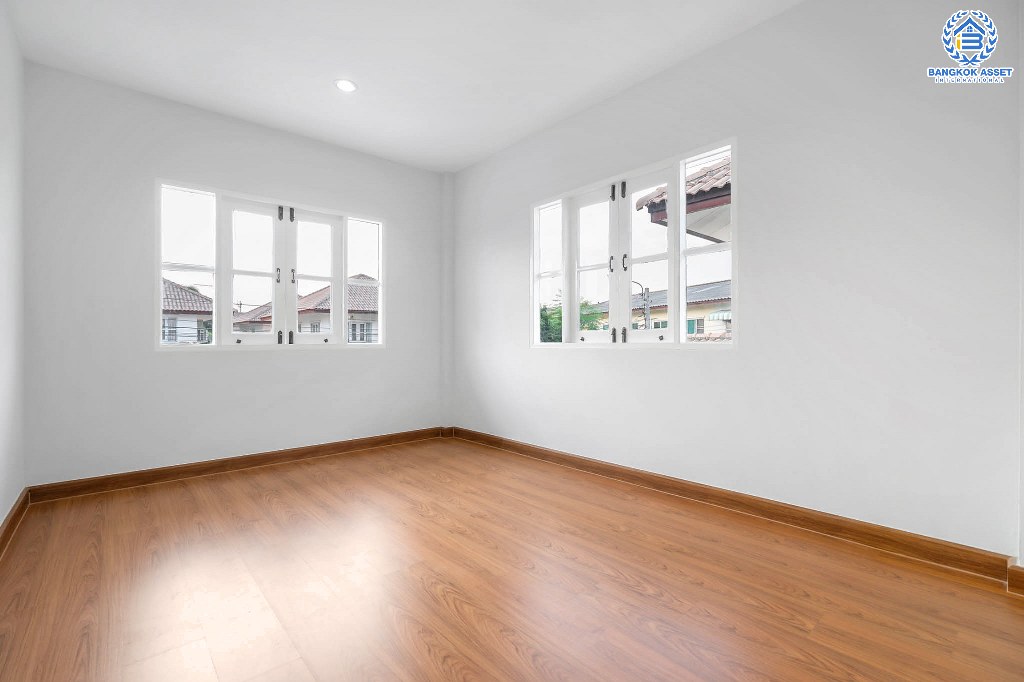 บ้านมือสองตกแต่งใหม่ หลังใหญ่ เนื้อที่ด้านข้างกว้างสุดๆ ม.บัวทองธานีพาร์ควิลล์2 ต่อเติมพร้อมอยู่ ครัวกว้างพร้อมบิ้วท์อิน บนทำเลดีที่สุด! ห่างจากถนนชัยพฤกษ์ เพียง 200 เมตร ใกล้เซ็นทรัลแจ้งวัฒนะ และรถไฟฟ้า...