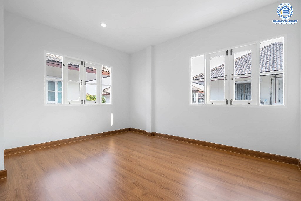 บ้านมือสองตกแต่งใหม่ หลังใหญ่ เนื้อที่ด้านข้างกว้างสุดๆ ม.บัวทองธานีพาร์ควิลล์2 ต่อเติมพร้อมอยู่ ครัวกว้างพร้อมบิ้วท์อิน บนทำเลดีที่สุด! ห่างจากถนนชัยพฤกษ์ เพียง 200 เมตร ใกล้เซ็นทรัลแจ้งวัฒนะ และรถไฟฟ้า...