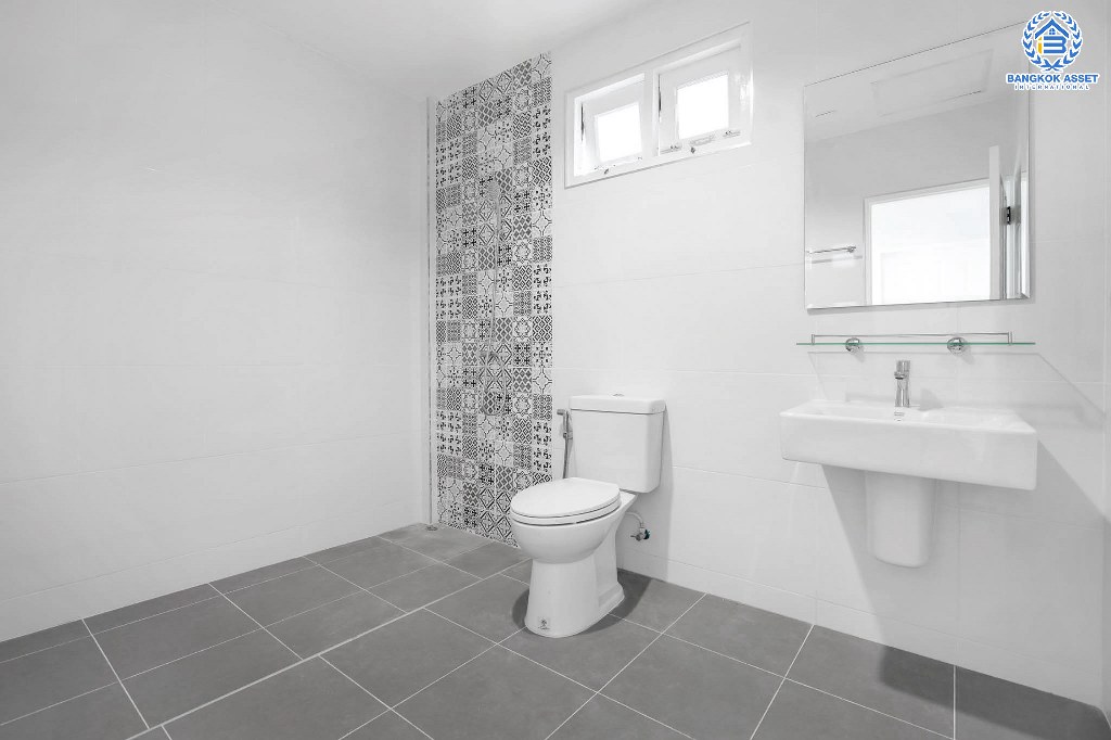 บ้านมือสองตกแต่งใหม่ หลังใหญ่ เนื้อที่ด้านข้างกว้างสุดๆ ม.บัวทองธานีพาร์ควิลล์2 ต่อเติมพร้อมอยู่ ครัวกว้างพร้อมบิ้วท์อิน บนทำเลดีที่สุด! ห่างจากถนนชัยพฤกษ์ เพียง 200 เมตร ใกล้เซ็นทรัลแจ้งวัฒนะ และรถไฟฟ้า...