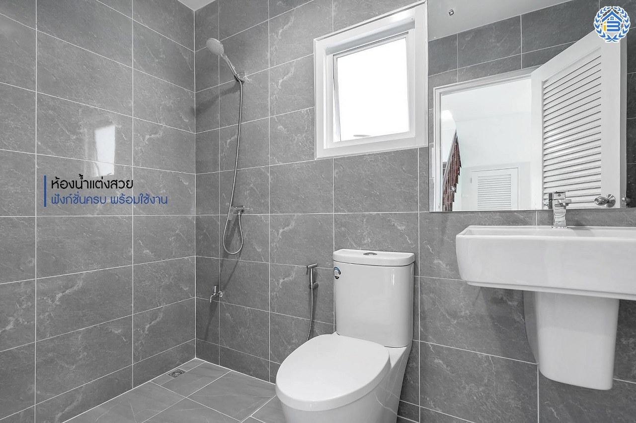 บ้านมือสองตกแต่งใหม่ โครงการ โชคชัยปัญจทรัพย์44 ปิ่นเกล้า-บรมราชชนนี เนื้อที่ 86 ตร.ว. พื้นที่ใช้สอยกว่า 311 ตร.ม. ฟังชั่น 3 ห้องนอน 3 ห้องน้ำ ตอบโจทย์ทุกการเดินทาง บนทำเลศักยภาพ ติดถนนบรมราชชนนี ใกล้ทางคู่ขนานลอยฟ้า และ ม.มหิดล