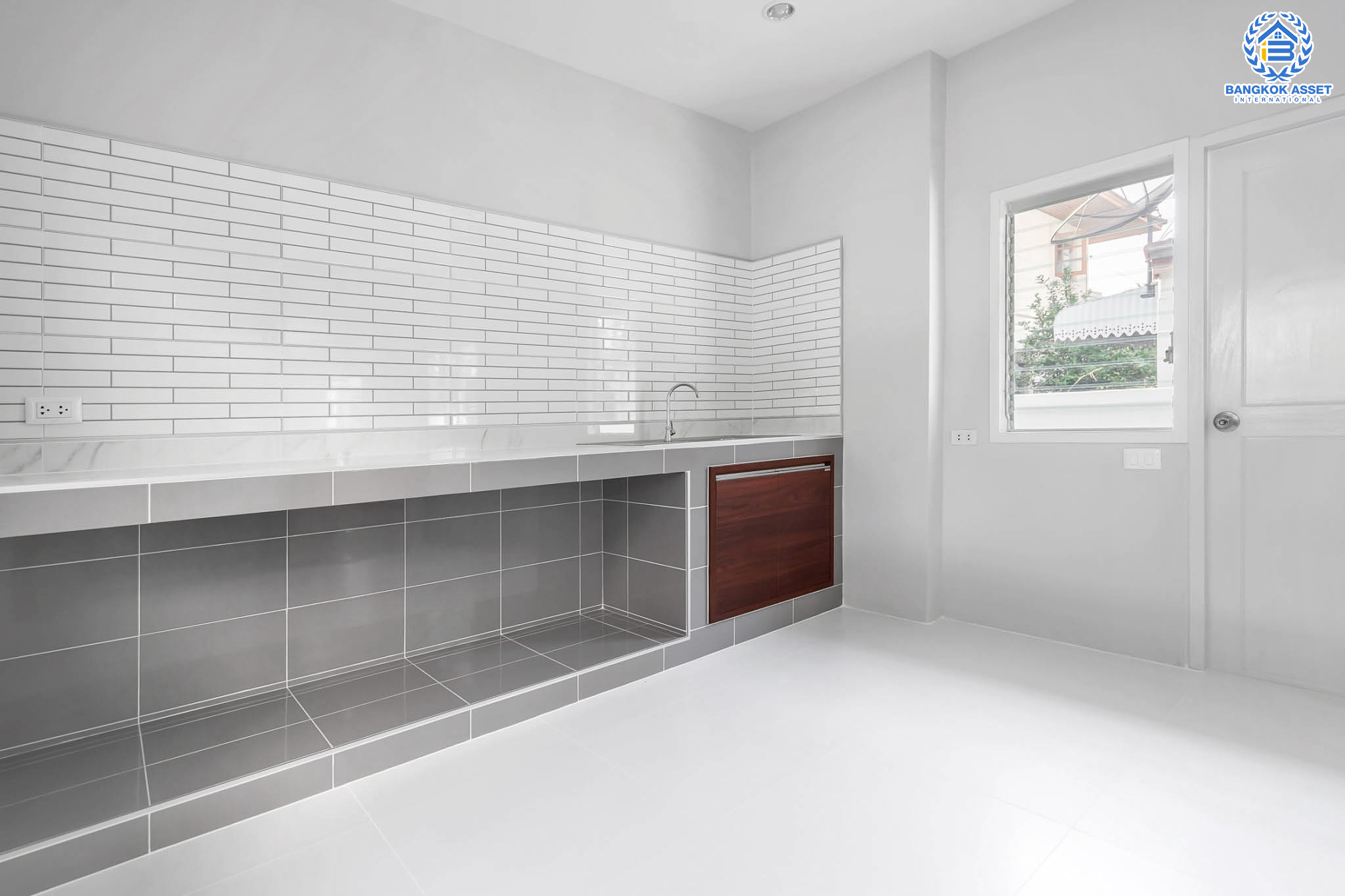 บ้านมือสองตกแต่งใหม่ โครงการ โชคชัยปัญจทรัพย์44 ปิ่นเกล้า-บรมราชชนนี เนื้อที่ 86 ตร.ว. พื้นที่ใช้สอยกว่า 311 ตร.ม. ฟังชั่น 3 ห้องนอน 3 ห้องน้ำ ตอบโจทย์ทุกการเดินทาง บนทำเลศักยภาพ ติดถนนบรมราชชนนี ใกล้ทางคู่ขนานลอยฟ้า และ ม.มหิดล