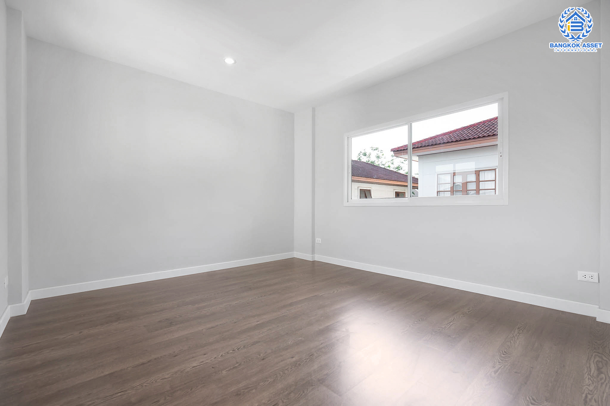 บ้านมือสองตกแต่งใหม่ โครงการ โชคชัยปัญจทรัพย์44 ปิ่นเกล้า-บรมราชชนนี เนื้อที่ 86 ตร.ว. พื้นที่ใช้สอยกว่า 311 ตร.ม. ฟังชั่น 3 ห้องนอน 3 ห้องน้ำ ตอบโจทย์ทุกการเดินทาง บนทำเลศักยภาพ ติดถนนบรมราชชนนี ใกล้ทางคู่ขนานลอยฟ้า และ ม.มหิดล