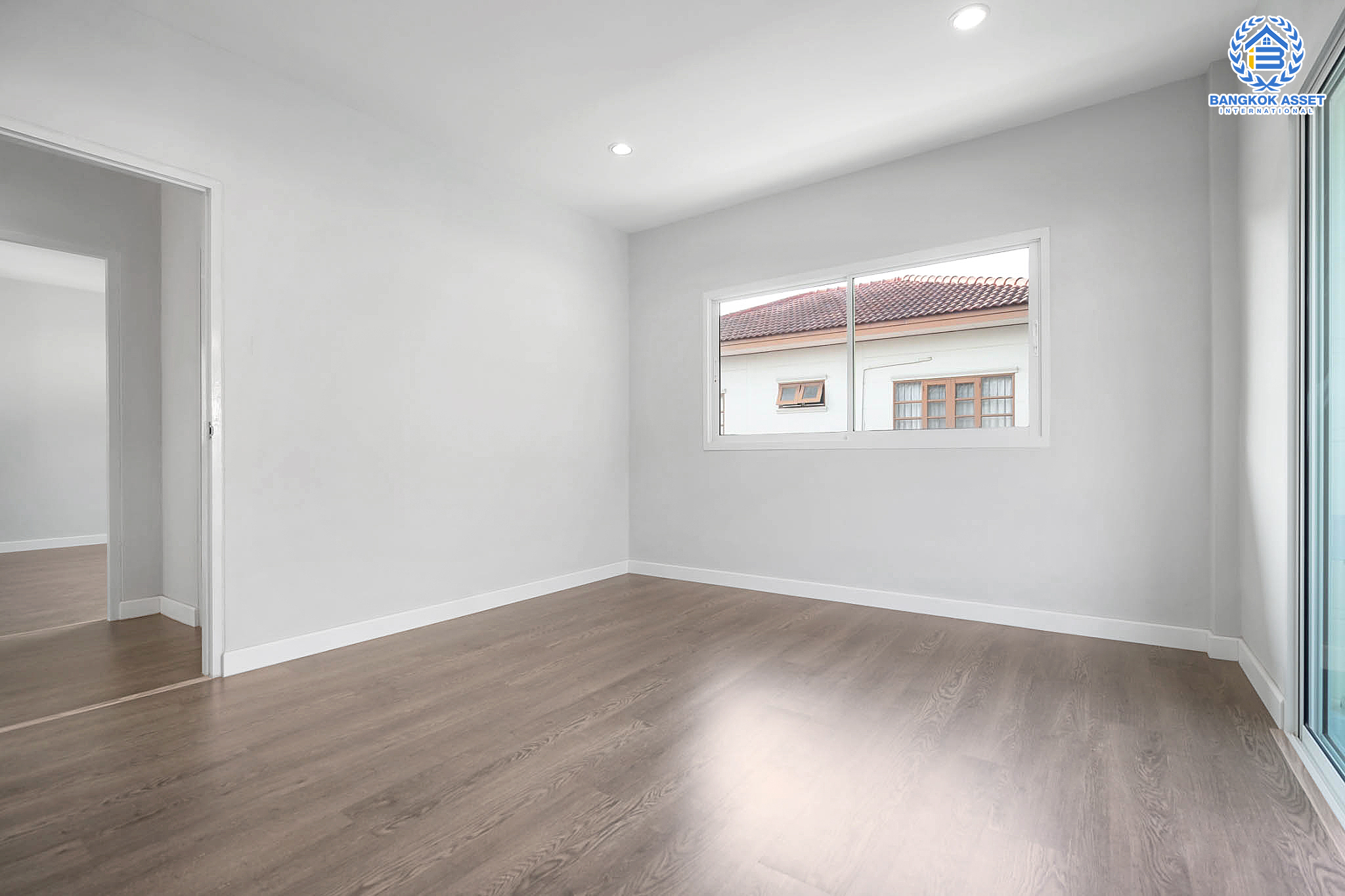 บ้านมือสองตกแต่งใหม่ โครงการ โชคชัยปัญจทรัพย์44 ปิ่นเกล้า-บรมราชชนนี เนื้อที่ 86 ตร.ว. พื้นที่ใช้สอยกว่า 311 ตร.ม. ฟังชั่น 3 ห้องนอน 3 ห้องน้ำ ตอบโจทย์ทุกการเดินทาง บนทำเลศักยภาพ ติดถนนบรมราชชนนี ใกล้ทางคู่ขนานลอยฟ้า และ ม.มหิดล