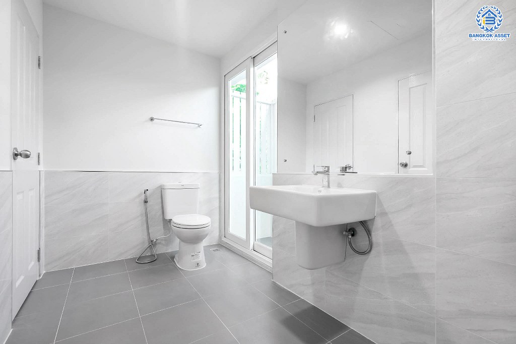 บ้านมือสองตกแต่งใหม่ คุณภาพแบรนด์ Q.House ม.คาซ่าวิลล์ ราชพฤกษ์-ชัยพฤกษ์ หลังใหญ่ กว้างขวาง เนื้อที่ 54.5 ตร.ว. ฟังก์ชั่น 3 ห้องนอน 2 ห้องน้ำ คัดสรรวัสดุสเปกพรีเมี่ยม ทำเลศักยภาพ ติดถนนราชพฤกษ์ เชื่อมต่อทุกการเดินทาง...