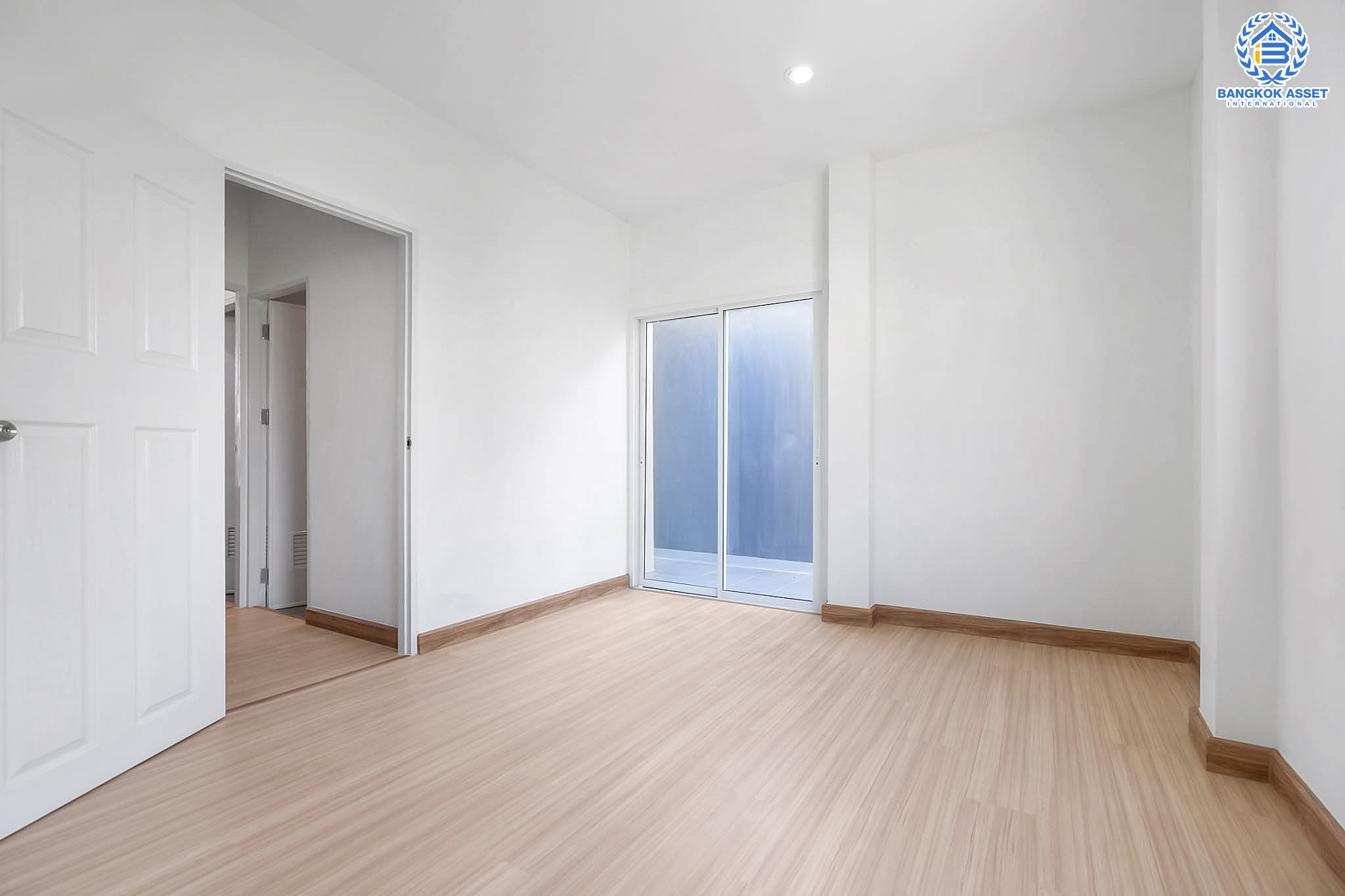 บ้านมือสองตกแต่งใหม่ ห้องมุม! ม.เศรณีลากูน บางใหญ่-กาญจนาภิเษก (ซ.วัดลาดปลาดุก) พร้อมให้คุณใช้ชีวิตได้อย่างจุใจ บนเนื้อที่ 36 ตร.ว. ฟังก์ชั่น 3 ห้องนอน 2 ห้องน้ำ มีครัวเคาน์เตอร์ พร้อมไฟดาวน์ไลท์ทั้งหลัง!! ทำเลเดินทางง่าย สะดวกสบายใกล้ถนนใหญ่ รถไฟฟ้า และเซ็นทรัลเวสต์เกต...