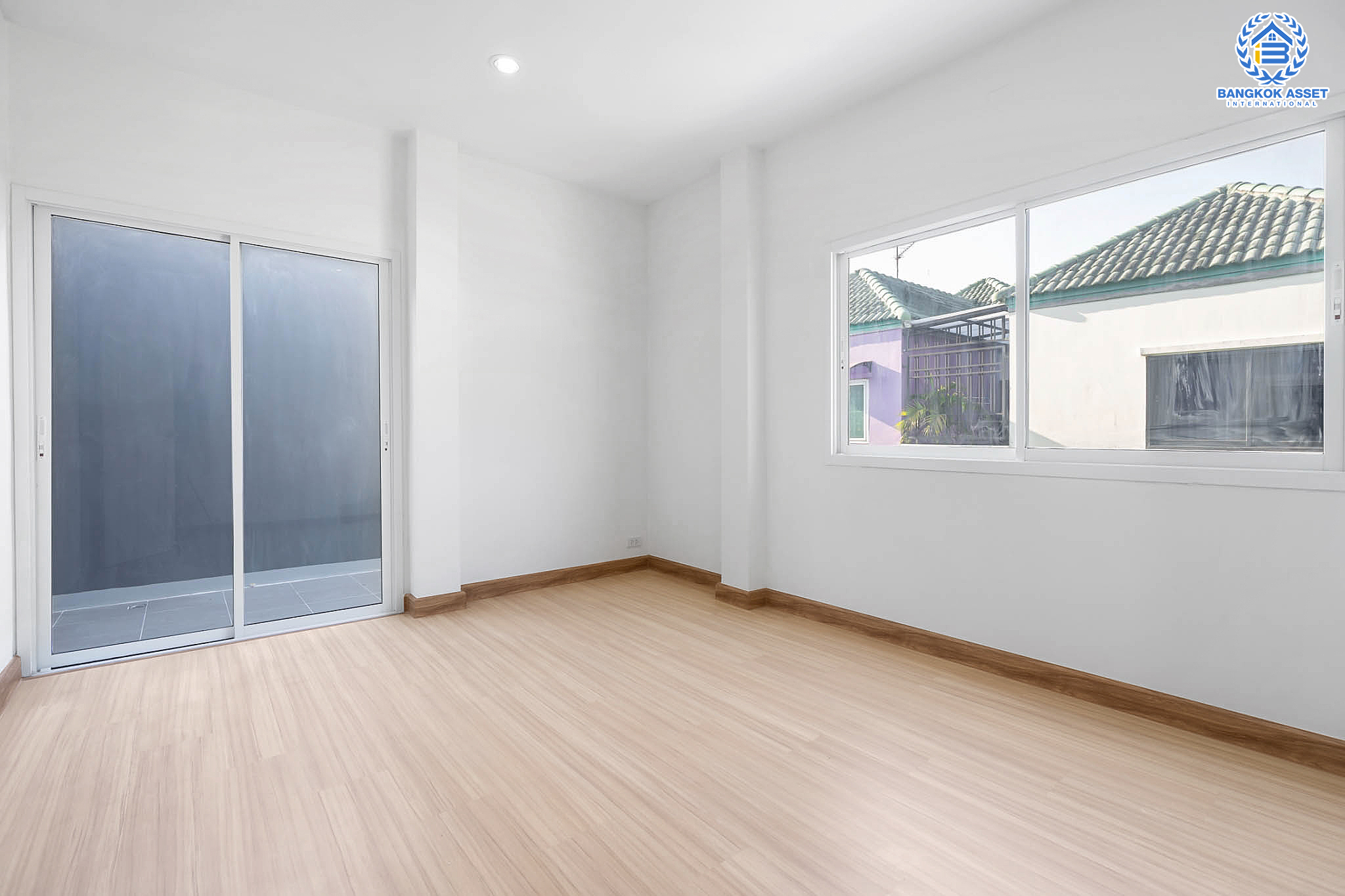 บ้านมือสองตกแต่งใหม่ ห้องมุม! ม.เศรณีลากูน บางใหญ่-กาญจนาภิเษก (ซ.วัดลาดปลาดุก) พร้อมให้คุณใช้ชีวิตได้อย่างจุใจ บนเนื้อที่ 36 ตร.ว. ฟังก์ชั่น 3 ห้องนอน 2 ห้องน้ำ มีครัวเคาน์เตอร์ พร้อมไฟดาวน์ไลท์ทั้งหลัง!! ทำเลเดินทางง่าย สะดวกสบายใกล้ถนนใหญ่ รถไฟฟ้า และเซ็นทรัลเวสต์เกต...